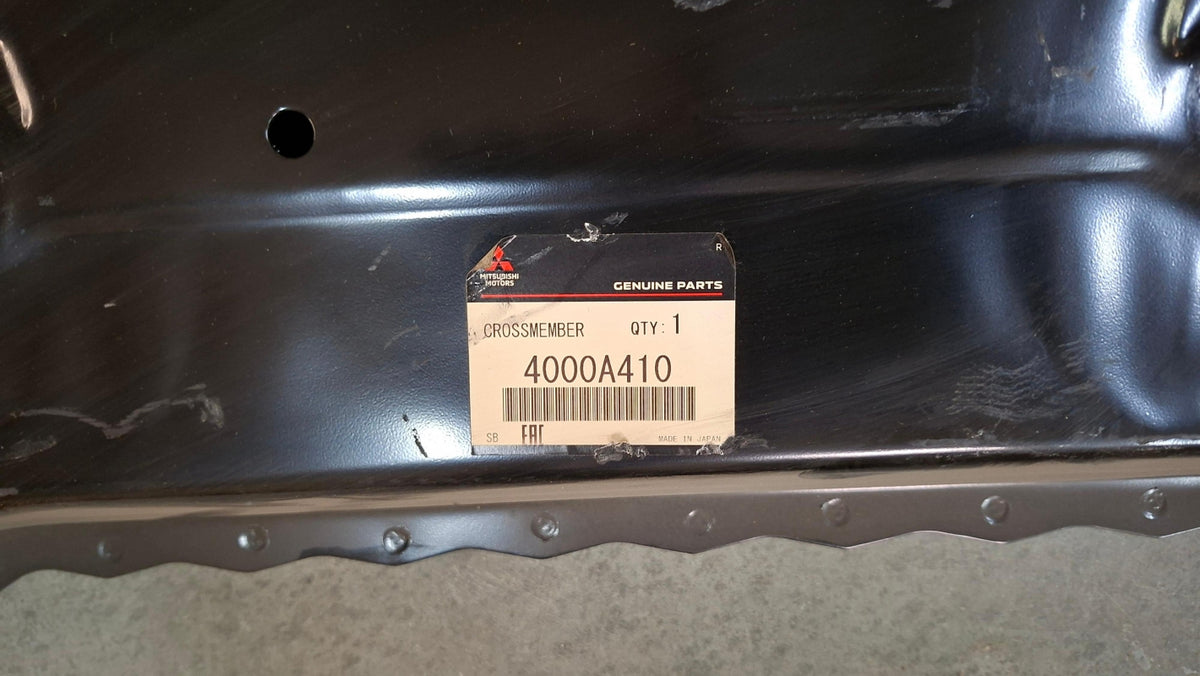 Original OE MITSUBISHI Achsträger Motorträger 4000A410