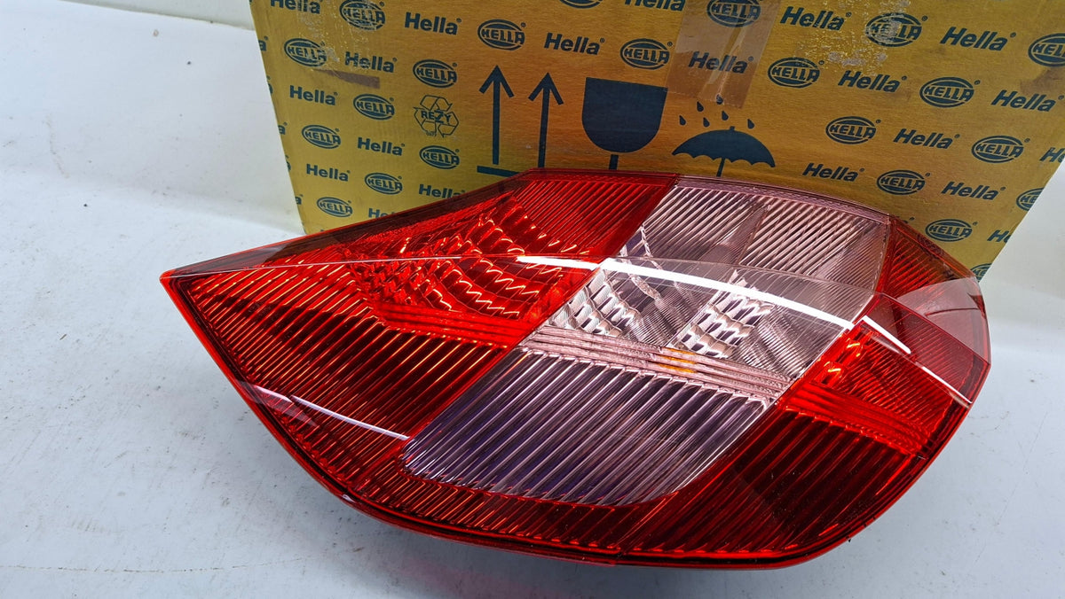 HELLA Heckleuchte 2SK008659091