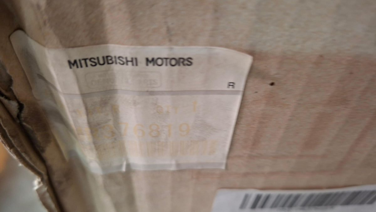 Original OE MITSUBISHI Kotflügel Zierleiste MR376819