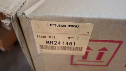 Original OE MITSUBISHI Kotflügel Zierleiste MR241461