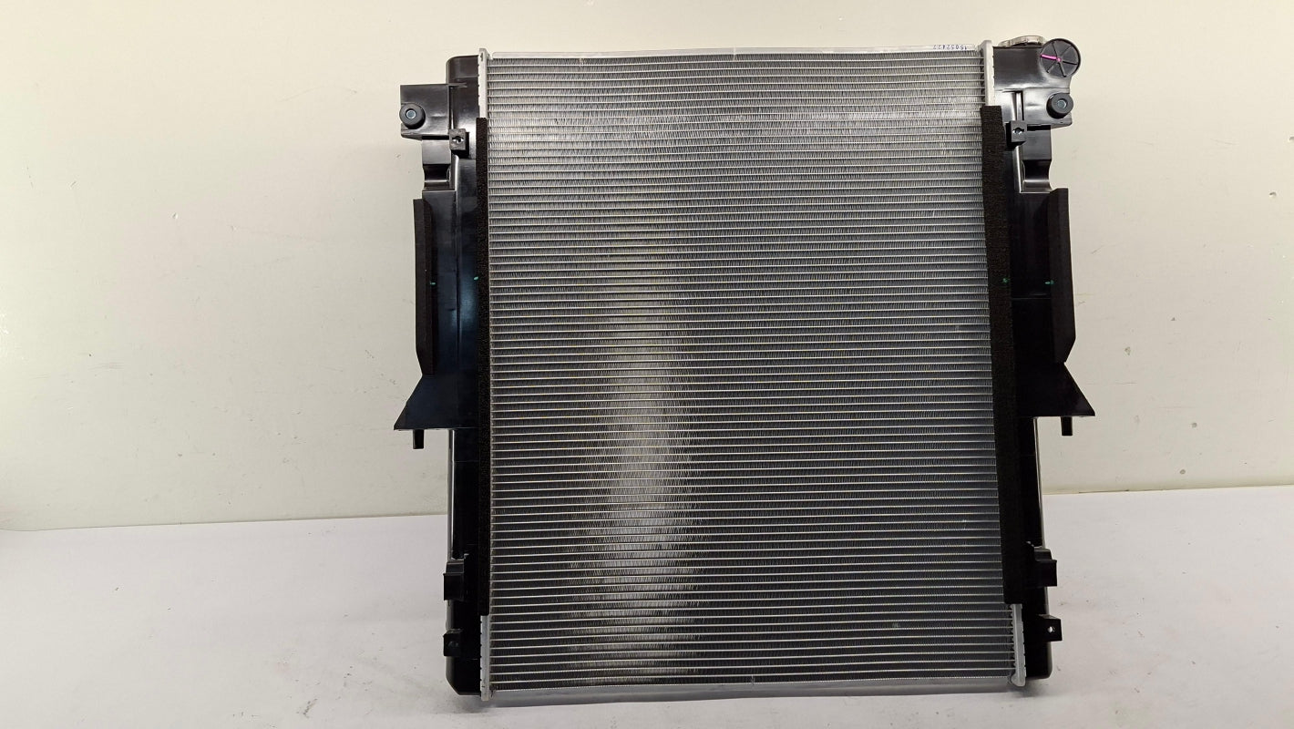 Original OE MITSUBISHI Wasserkühler 1350A809