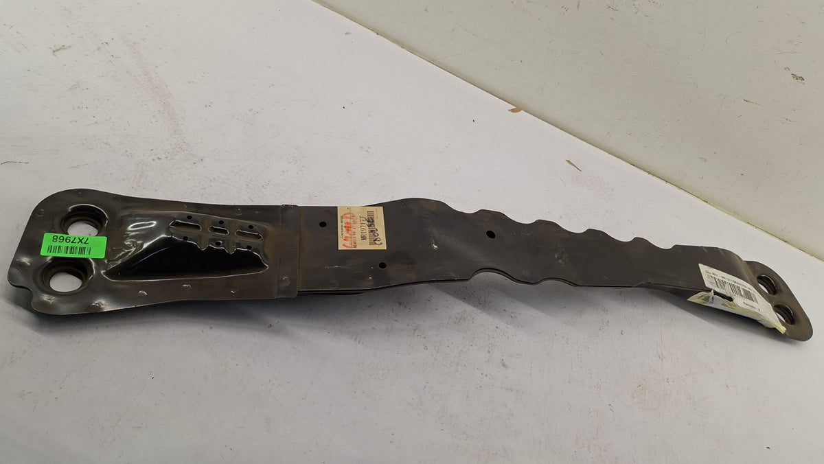 Original OE MITSUBISHI Querschiene MR197177