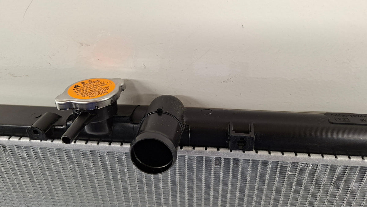 Original OE MITSUBISHI Wasserkühler MR968857