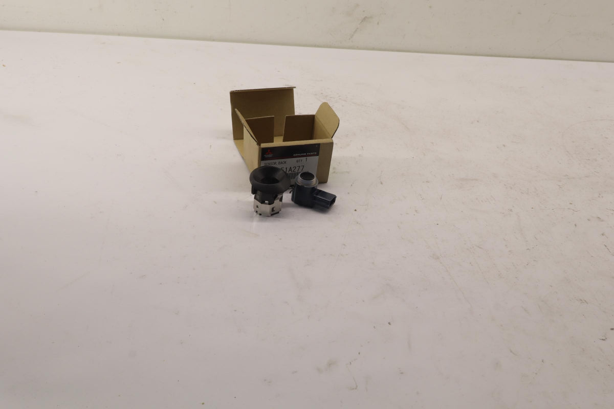 Original OE MITSUBISHI Parksensor 8651A277