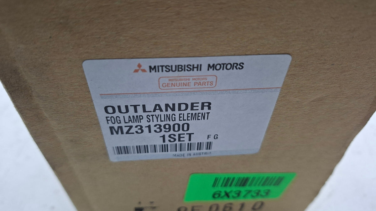 Original OE MITSUBISHI Nebelscheinwerfer Abdeckung MZ313900