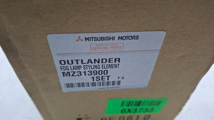 Original OE MITSUBISHI Nebelscheinwerfer Abdeckung MZ313900