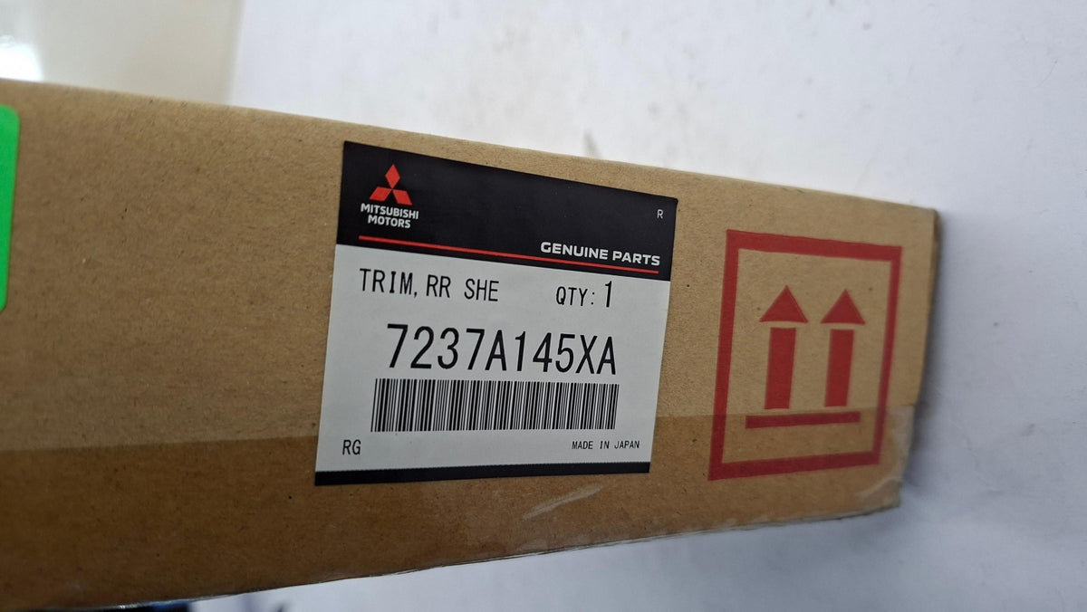 Original OE MITSUBISHI Hutablage 7237A145XA