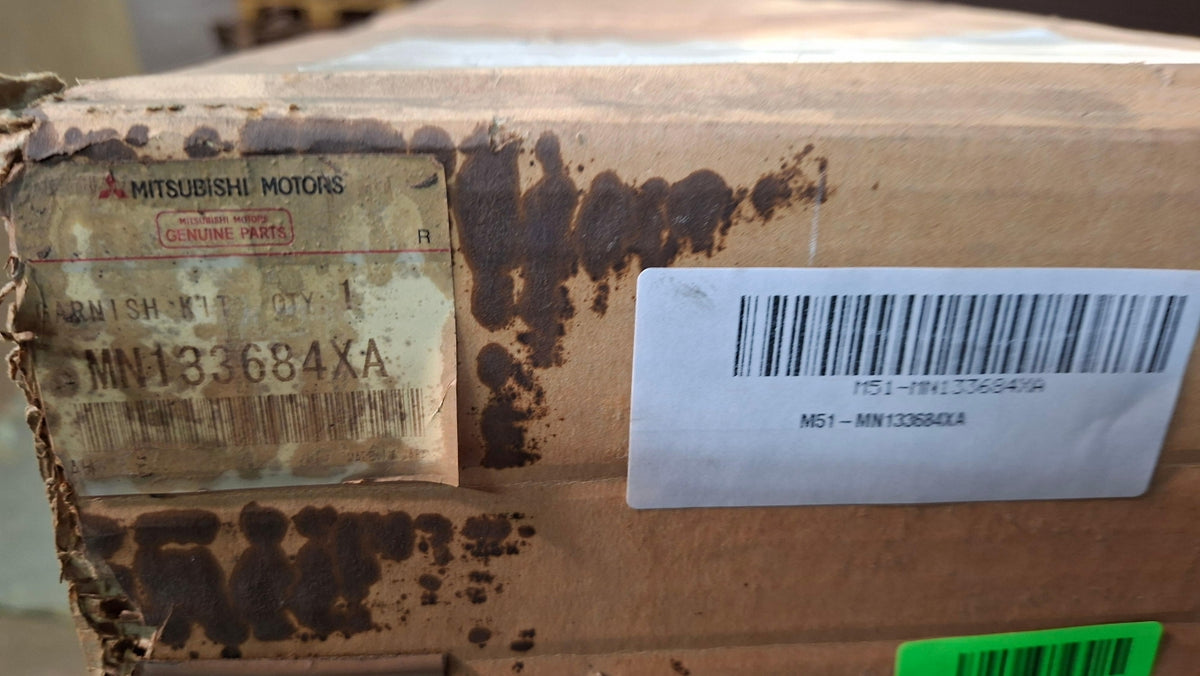 Original OE MITSUBISHI Türschwelle Abdeckung MN133684XA