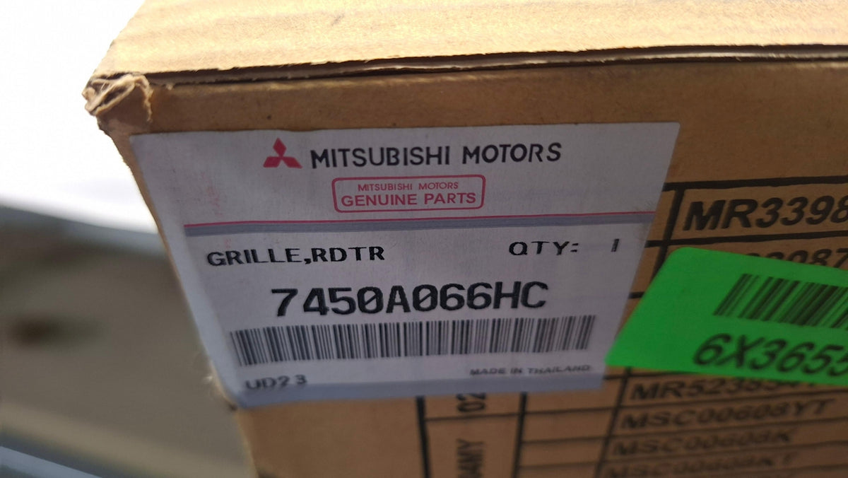 Original OE MITSUBISHI Kühlergitter 7450A066HC