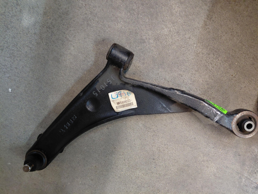Original OE MITSUBISHI Querlenker MR589033
