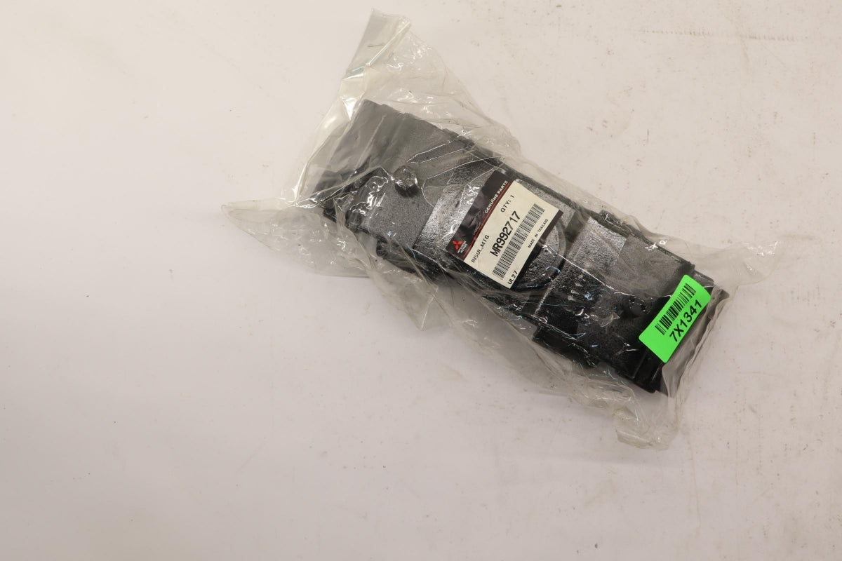 Original OE MITSUBISHI Getriebe Halter MR992717