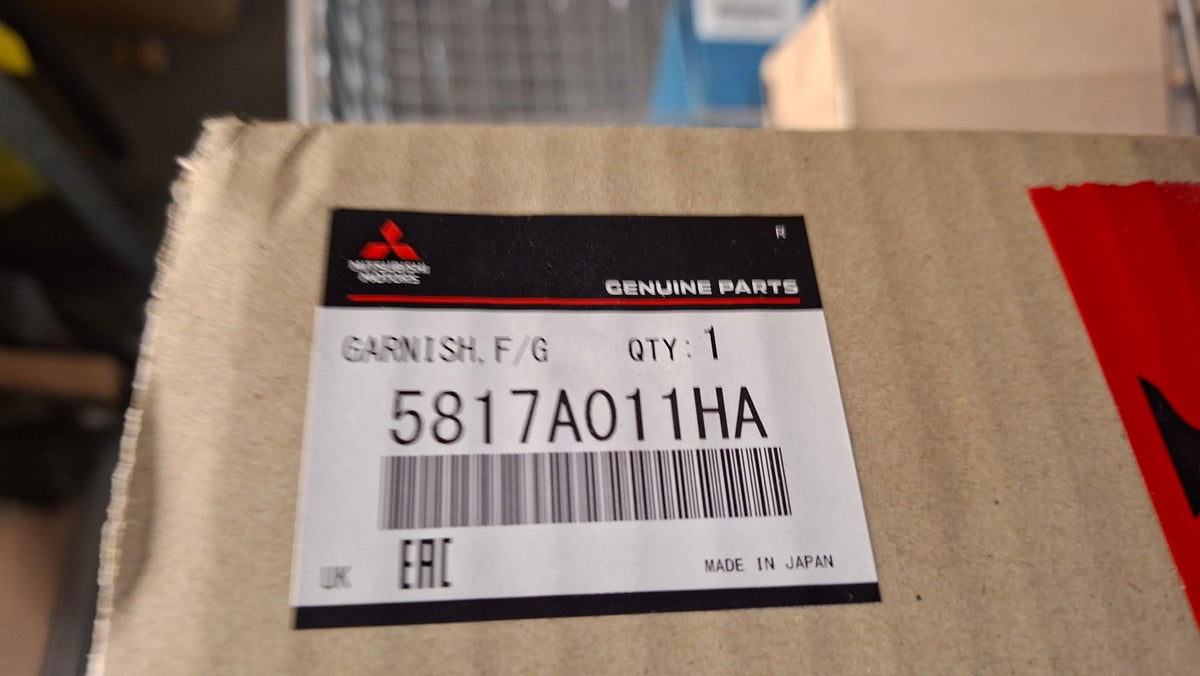 Original OE MITSUBISHI Zierleiste 5817A011HA