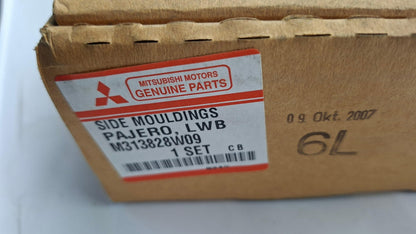 Original OE MITSUBISHI Türzierleisten Satz M313828W09