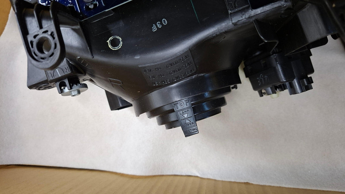 Original OE MITSUBISHI Scheinwerfer 8301A316BA