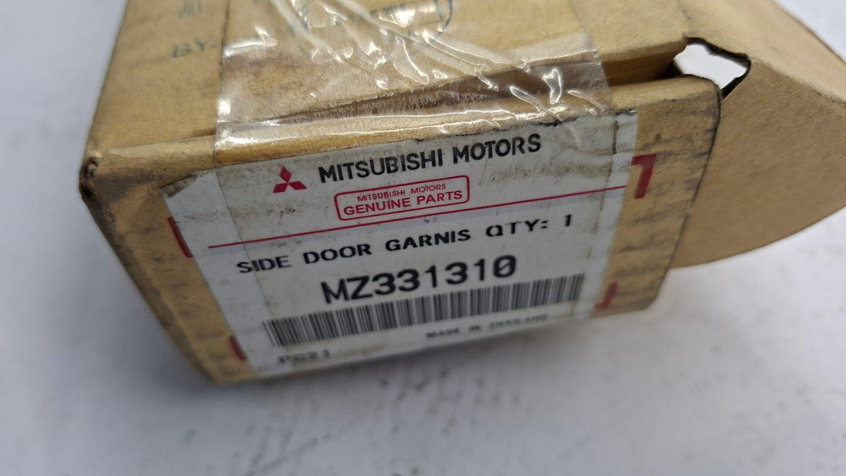 Original OE MITSUBISHI Türzierleisten Satz MZ331310