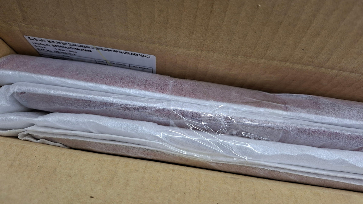 Original OE MITSUBISHI Türzierleisten Satz MZ331310