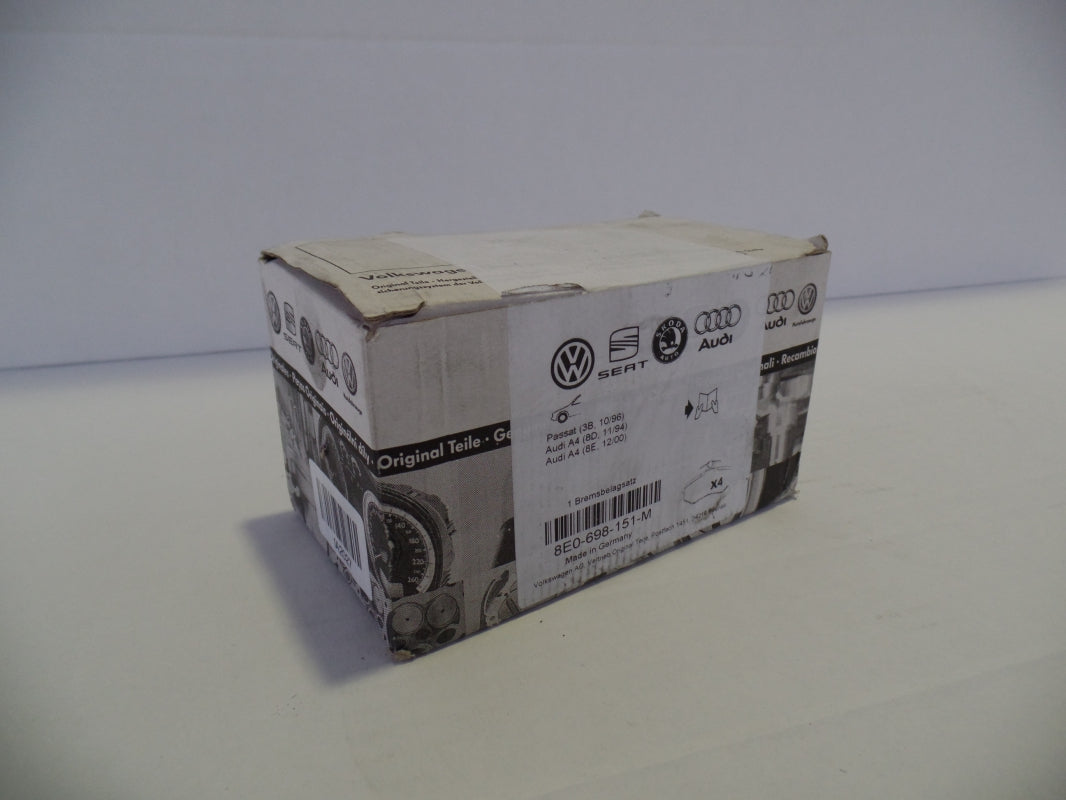 Original AUDI A4 VW Passat SEAT Exeo Bremsbelag-Satz vorne 8E0698151M