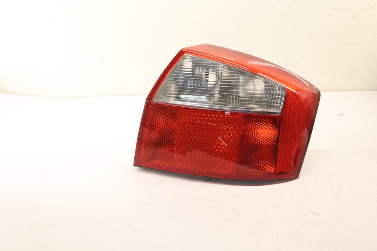 Original OE Volkswagen Heckleuchte 8E5945218