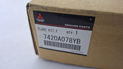 Original OE MITSUBISHI Kotflügel Zierleiste 7420A078YB