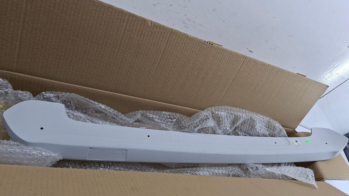 Original OE RENAULT Spoiler 7701410284