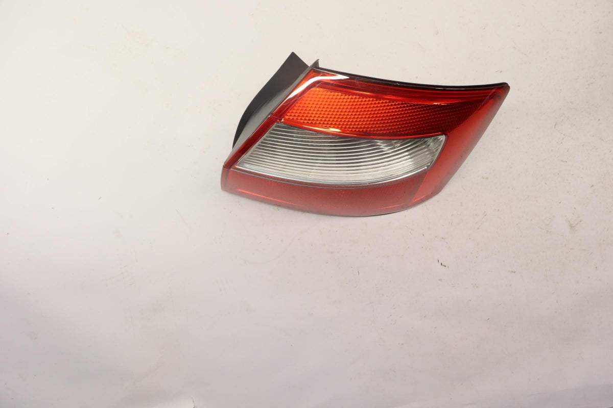 Original OE Volkswagen Heckleuchte 8E5945218