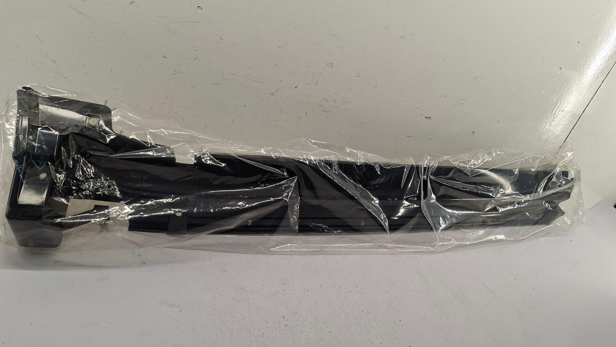 Original OE MITSUBISHI Türschwelle Abdeckung MN133684XA