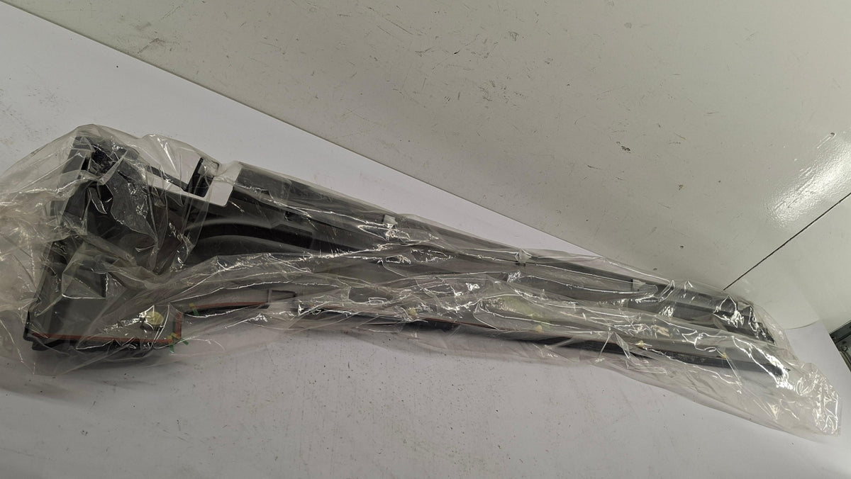 Original OE MITSUBISHI Türschwelle Abdeckung MN133684XA