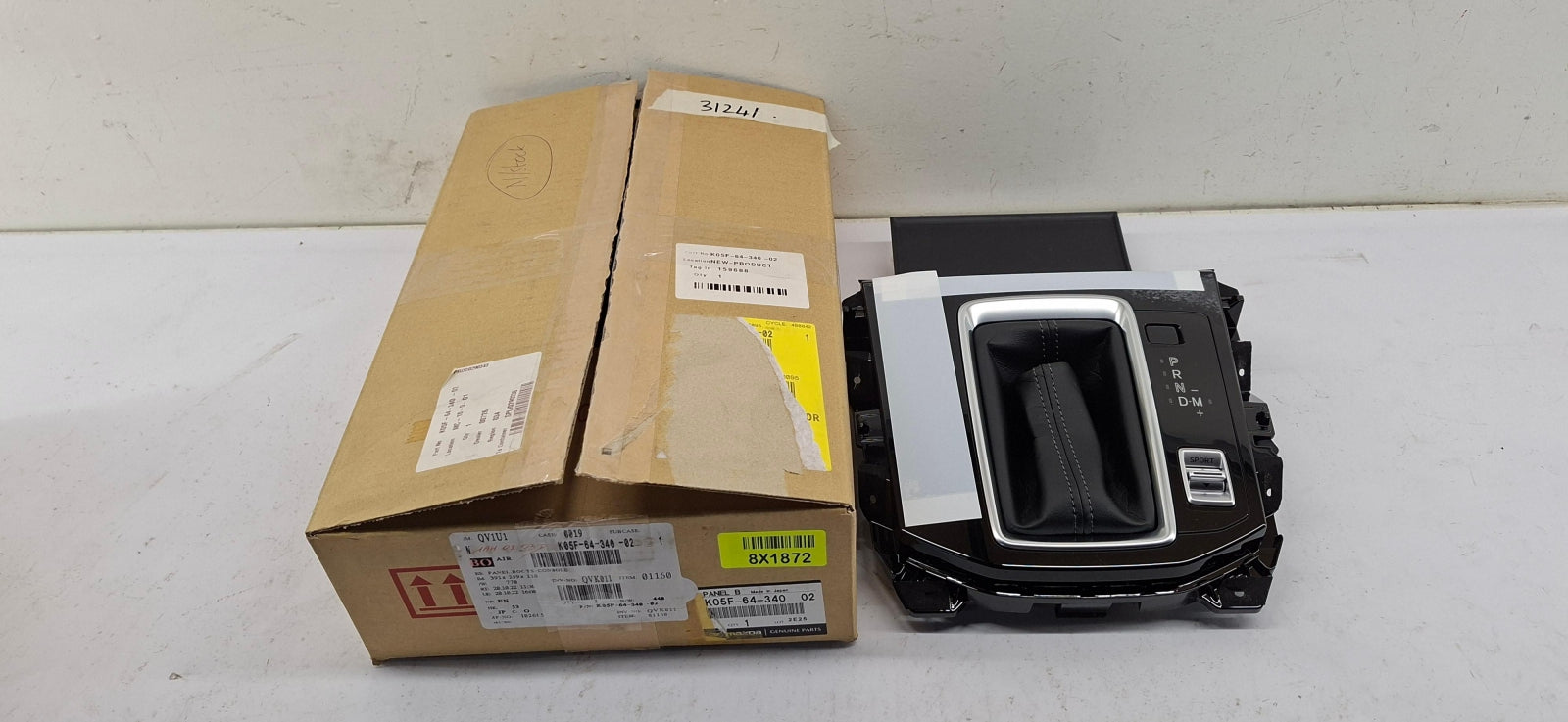 Original OE MAZDA Mittelkonsole Teil K05F6434002