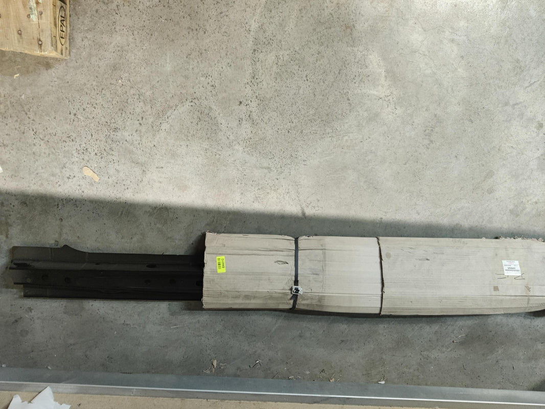 Original OE MITSUBISHI Seitenverstärkung 5253AA91