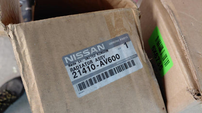 Original OE NISSAN Wasserkühler 21410AV600
