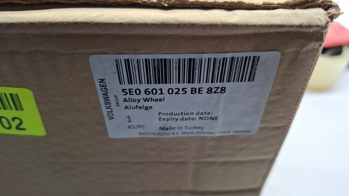Original OE Volkswagen Felge 5E0601025BE8Z8