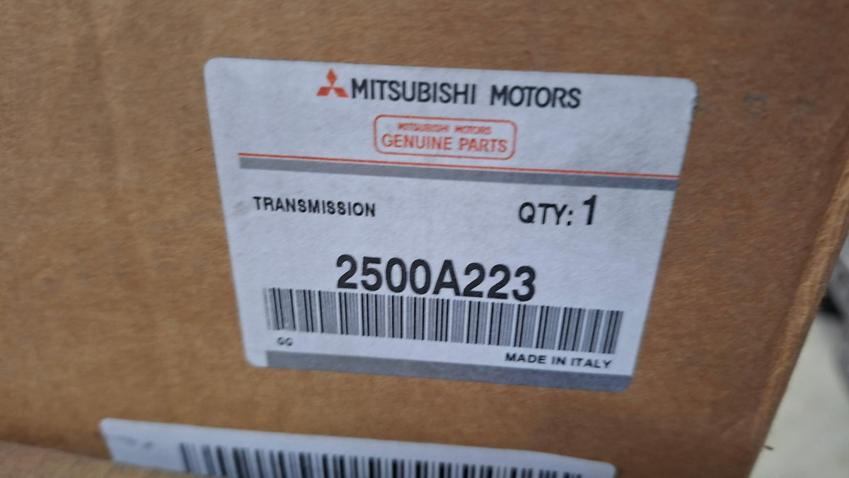 Original OE MITSUBISHI Schaltgetriebe 2500A223
