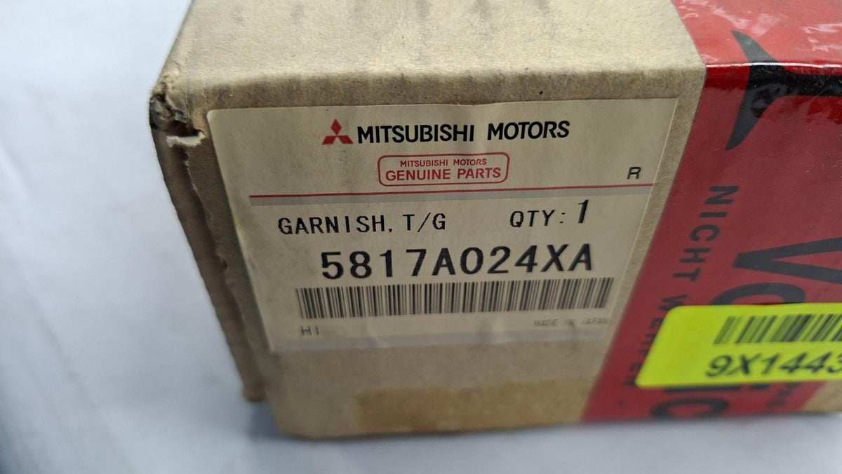 Original OE MITSUBISHI Heckklappe Zierleiste 5817A024XA