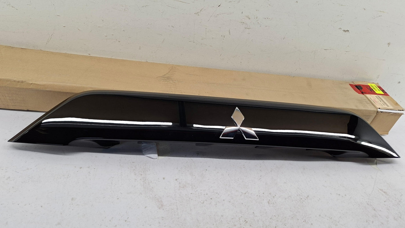 Original OE MITSUBISHI Heckklappe Zierleiste 5817A024XA