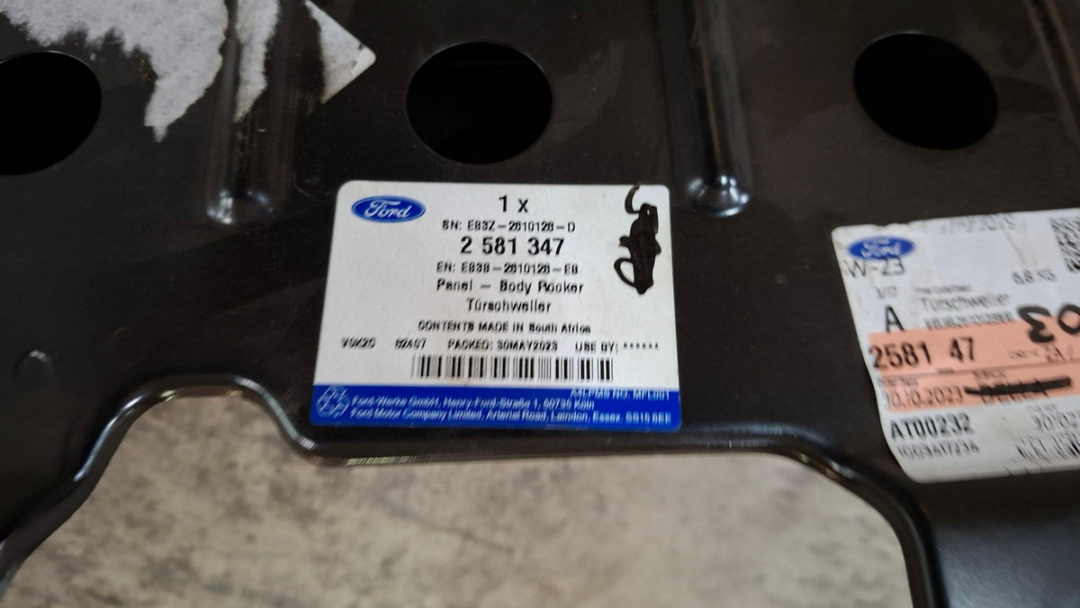 Original OE FORD Seitenverstärkung 2581347