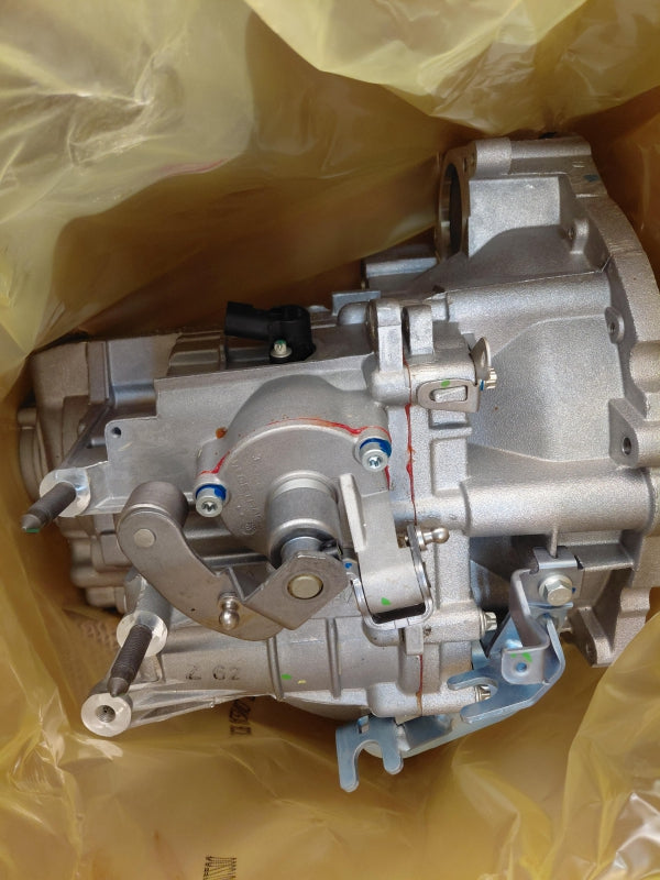 Original OE MITSUBISHI Schaltgetriebe 2500A200