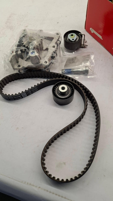 GATES Wasserpumpe + Zahnriemenkit KP25672XS