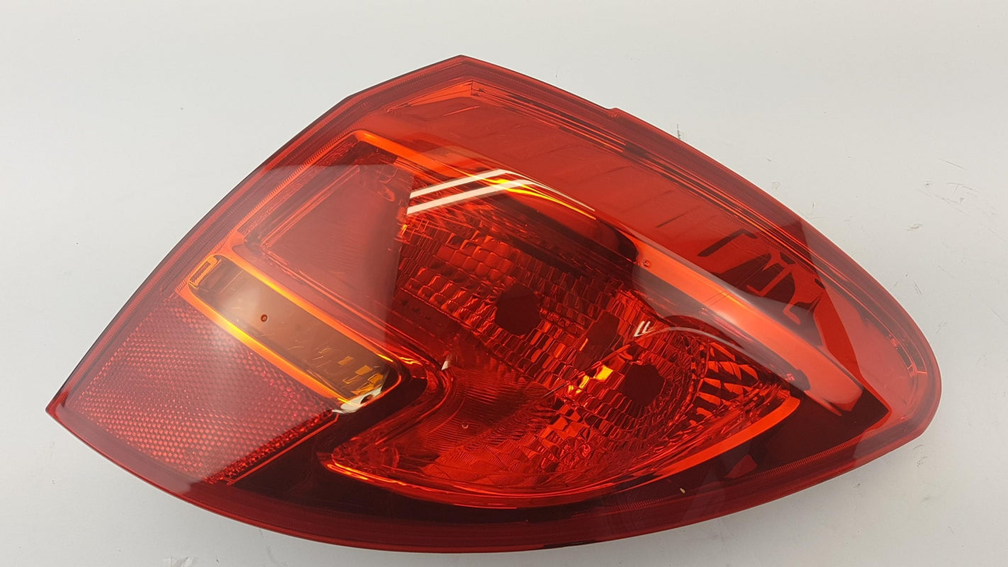 Original OPEL Meriva-B Heckleuchte ohne Lampenträger aussen rechts 13307494