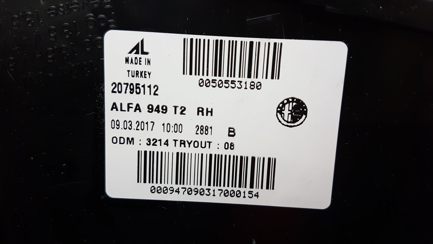 Original ALFA ROMEO Stelvio 2016-2024 Heckleuchte Rechts 50553180