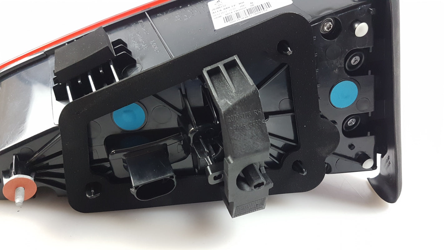 Original ALFA ROMEO Stelvio 2016-2024 Heckleuchte Rechts 50553180