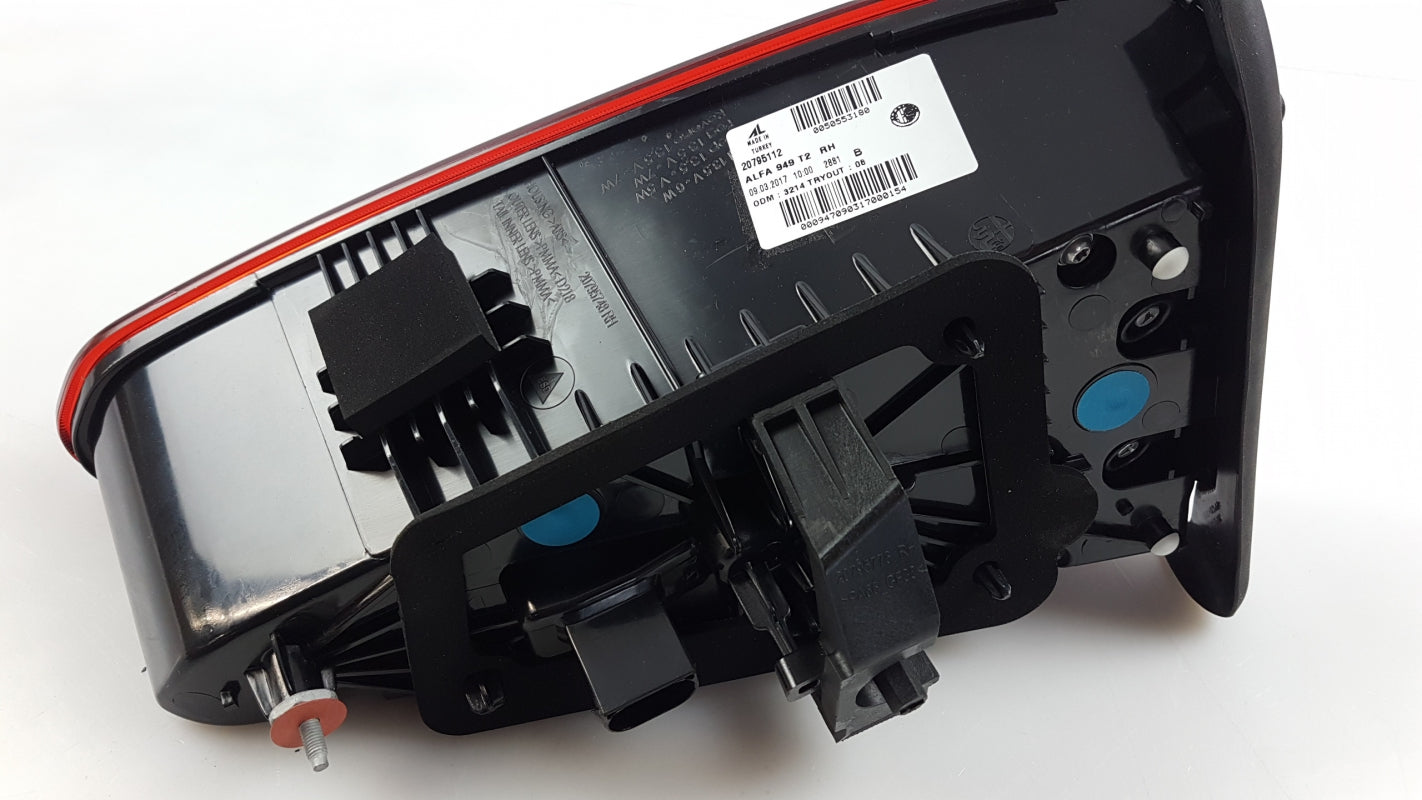 Original ALFA ROMEO Stelvio 2016-2024 Heckleuchte Rechts 50553180